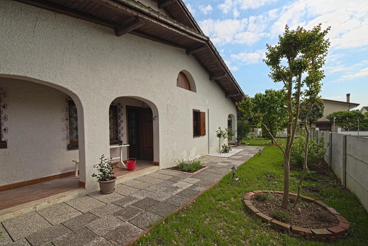 Вилла Vecchia Favola House Куарто-д'Альтино Экстерьер фото